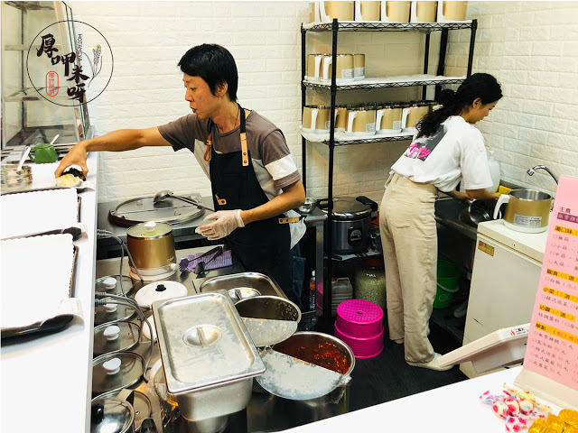 【厚呷米呀│新北中和】 ~香味四起~蒜味雞湯個人鍋套餐 正!!午夜場/只賣不添加奇怪調味料的蒜味雞湯個人套餐/雞湯熬煮10小時以上可選蒜味濃度/小菜有韓式作風/三種蔬菜+醬油膏+香油調製特製沾醬