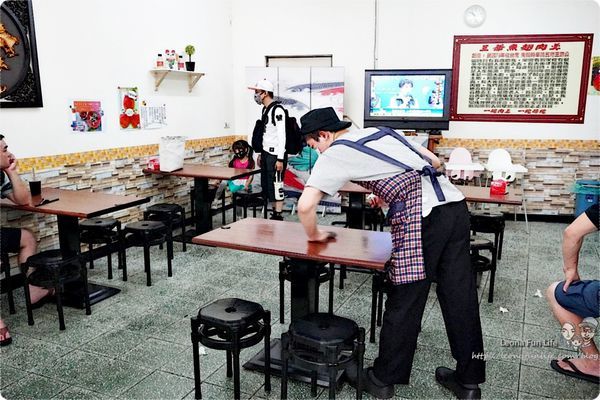 王爺魚翅肉羹 菜單 銅板美食 辦桌米糕 台中美食 台中必吃 逢甲美食 僑光美食 水湳美食 經貿水湳園區 魚翅肉羹 必吃肉羹 古早味美食 滷肉飯 水湳中國醫 水湳推薦美食 水湳早午餐水湳市場 小魚乾辣椒醬DSC02833.JPG