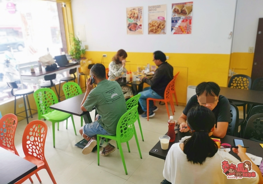 【台南早餐】這間台南蛋餅很厲害,不只包香腸還可以包烤鴨:蛋餅小二 - 熱血玩台南。跳躍新世界