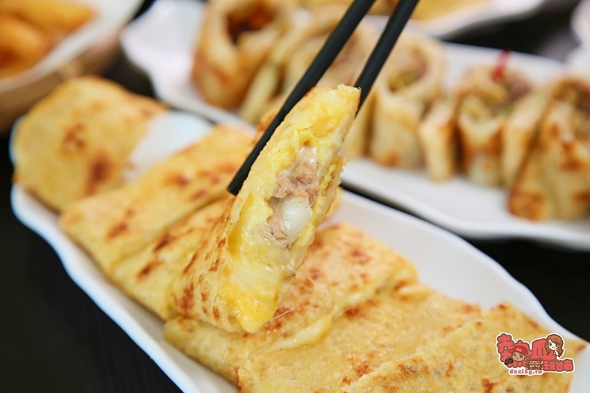 【台南早餐】這間台南蛋餅很厲害,不只包香腸還可以包烤鴨:蛋餅小二 - 熱血玩台南。跳躍新世界