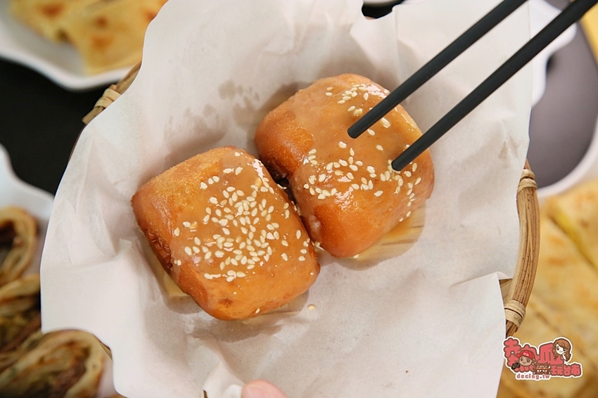 【台南早餐】這間台南蛋餅很厲害,不只包香腸還可以包烤鴨:蛋餅小二 - 熱血玩台南。跳躍新世界