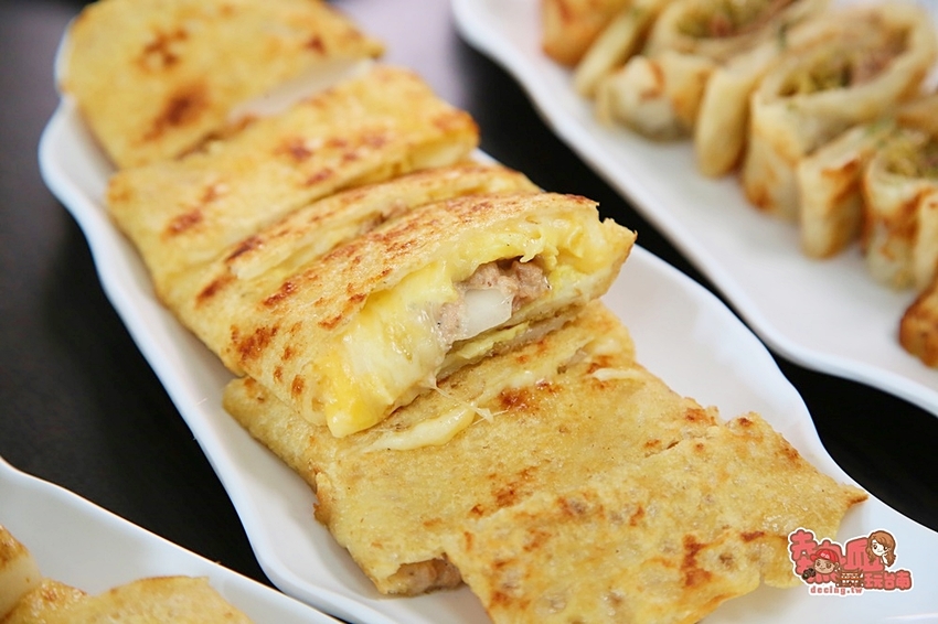 【台南早餐】這間台南蛋餅很厲害,不只包香腸還可以包烤鴨:蛋餅小二 - 熱血玩台南。跳躍新世界