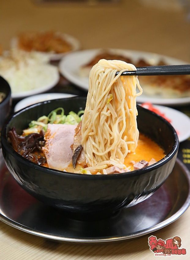 【台南美食】日本九州拉麵在台南,加麵不夠看還要送你吃煎餃:山小屋拉麵店 - 熱血玩台南。跳躍新世界