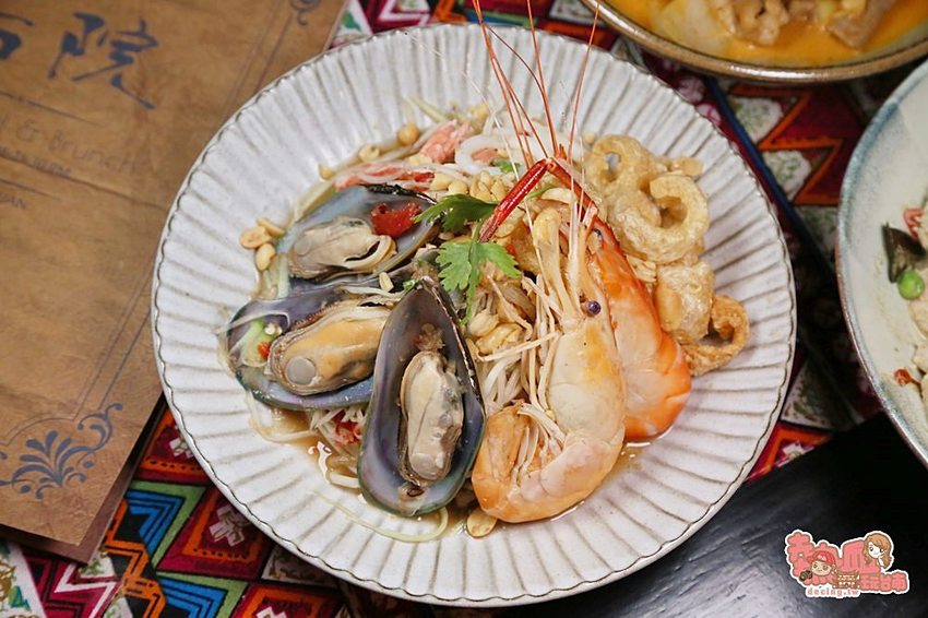 【台南美食】台南最浮誇的泰式料理店，親愛的我把整個泰國都搬來台南了：Nest de 后院泰式餐廳 - 熱血玩台南。跳躍新世界