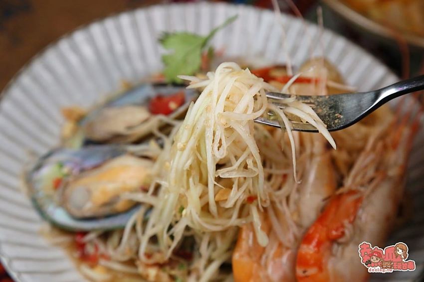 【台南美食】台南最浮誇的泰式料理店，親愛的我把整個泰國都搬來台南了：Nest de 后院泰式餐廳 - 熱血玩台南。跳躍新世界