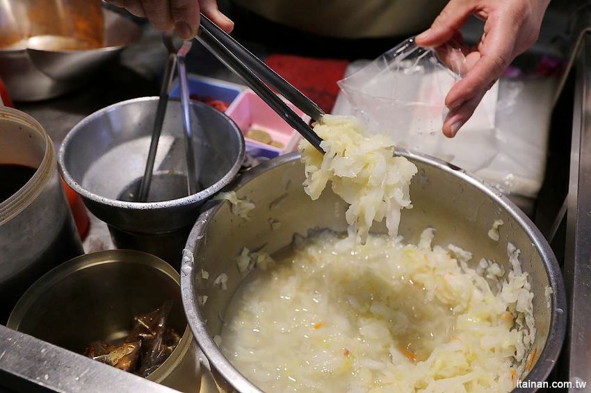 台南夜市小吃|清葉鹽酥臭豆腐~仁德太子廟夜市人氣攤~鹽酥、醬油泡菜兩吃ㄟ臭豆腐,有六種口味! - 台南好Food遊