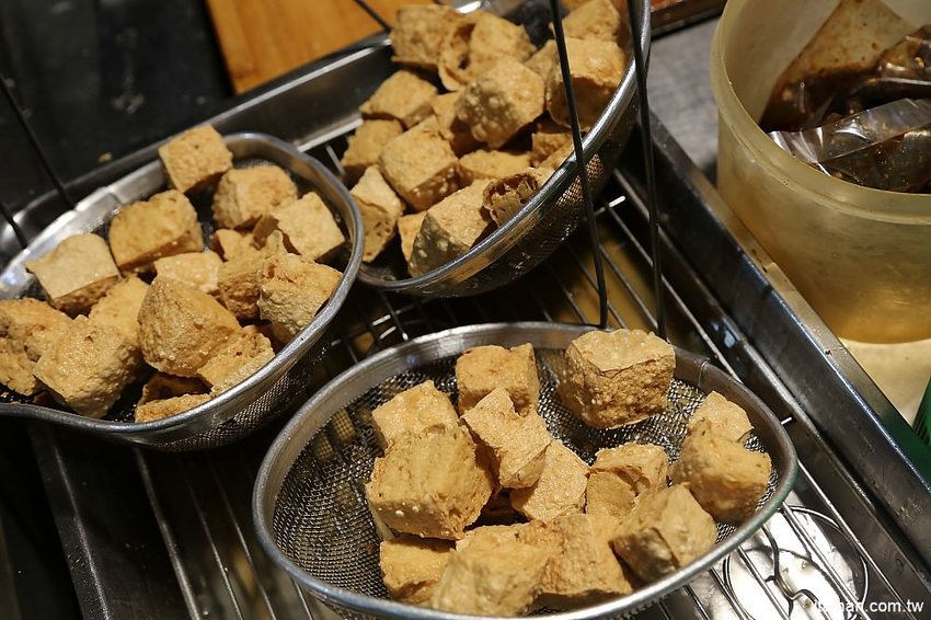 台南夜市小吃|清葉鹽酥臭豆腐~仁德太子廟夜市人氣攤~鹽酥、醬油泡菜兩吃ㄟ臭豆腐,有六種口味! - 台南好Food遊