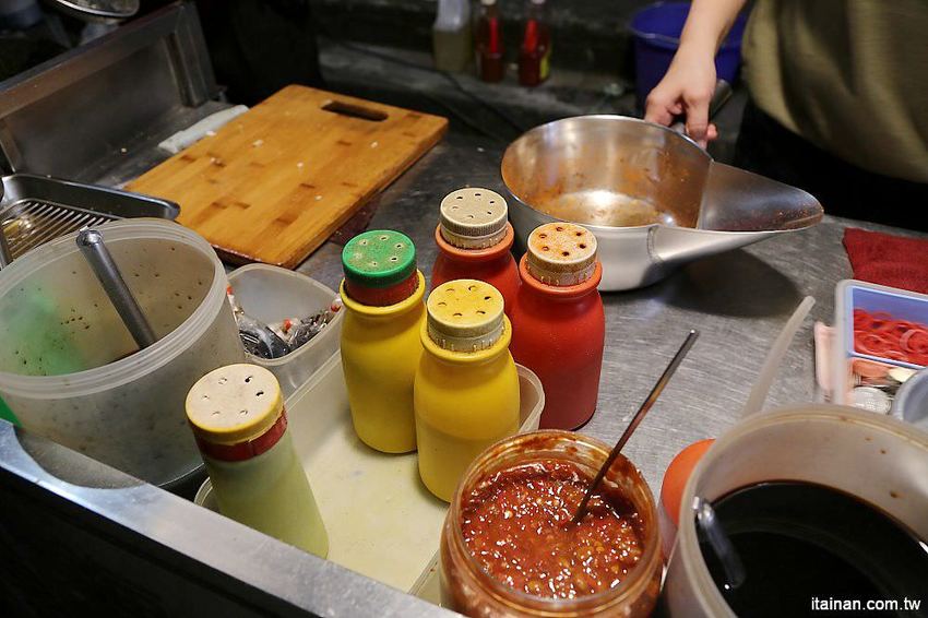 台南夜市小吃|清葉鹽酥臭豆腐~仁德太子廟夜市人氣攤~鹽酥、醬油泡菜兩吃ㄟ臭豆腐,有六種口味! - 台南好Food遊