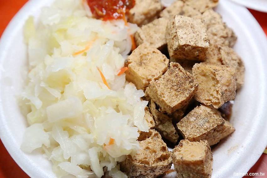 台南夜市小吃|清葉鹽酥臭豆腐~仁德太子廟夜市人氣攤~鹽酥、醬油泡菜兩吃ㄟ臭豆腐,有六種口味! - 台南好Food遊