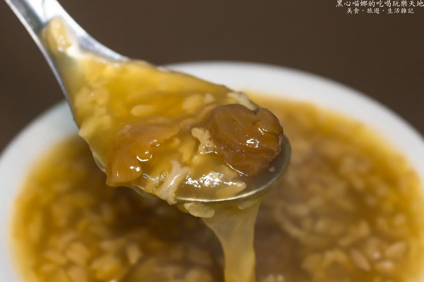 高雄苓雅︱永久八寶冰熱湯圓 光華夜市,秋冬限定超大顆白拋拋幼咪咪鮮肉湯圓!!