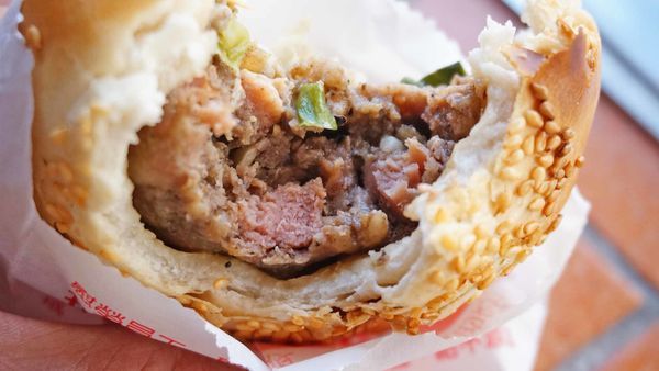 【台北美食】赤肉胡椒餅-只要名店一半的價格就能吃到美味的胡椒餅