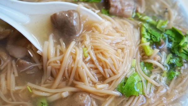 【台北美食】大龍峒阿嬤麵線店-隱藏在巷弄裡低調不為人知的爆美味蚵仔麵線