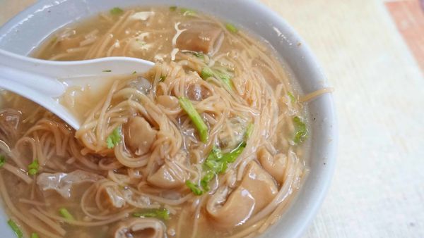 【台北美食】大龍峒阿嬤麵線店-隱藏在巷弄裡低調不為人知的爆美味蚵仔麵線