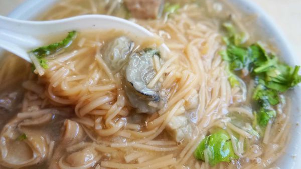 【台北美食】大龍峒阿嬤麵線店-隱藏在巷弄裡低調不為人知的爆美味蚵仔麵線
