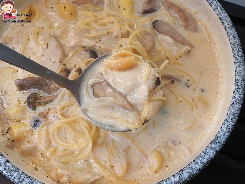 桃園藝文特區美食-義匠義式湯麵-誰說義大利麵只能做乾的，可以當做湯麵的義大利麵也好優啊  (邀約) @民宿女王芽月-美食.旅遊.全台趴趴走