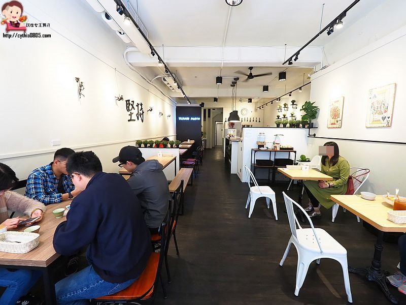 桃園藝文特區美食-義匠義式湯麵-誰說義大利麵只能做乾的，可以當做湯麵的義大利麵也好優啊  (邀約) @民宿女王芽月-美食.旅遊.全台趴趴走