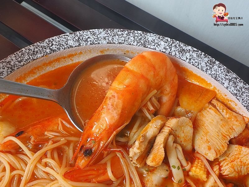 桃園藝文特區美食-義匠義式湯麵-誰說義大利麵只能做乾的，可以當做湯麵的義大利麵也好優啊  (邀約) @民宿女王芽月-美食.旅遊.全台趴趴走