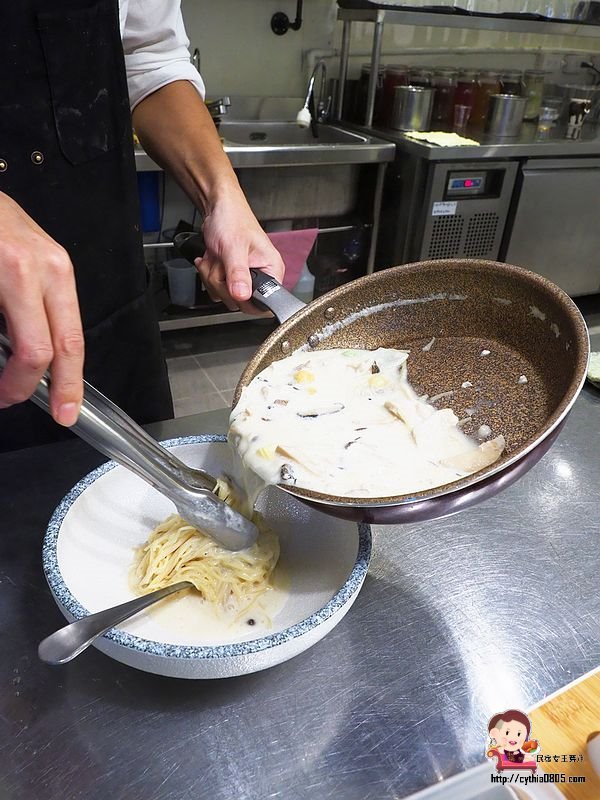 桃園藝文特區美食-義匠義式湯麵-誰說義大利麵只能做乾的，可以當做湯麵的義大利麵也好優啊  (邀約) @民宿女王芽月-美食.旅遊.全台趴趴走