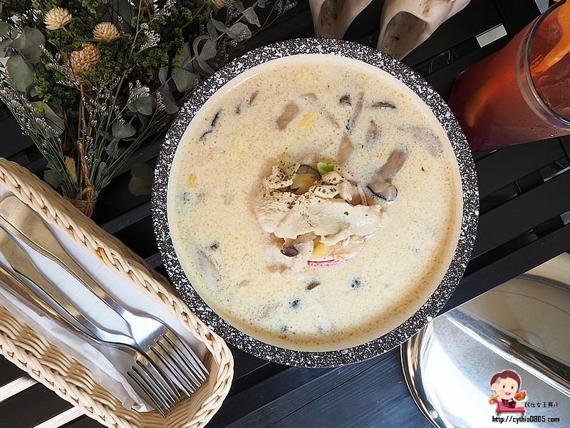 桃園藝文特區美食-義匠義式湯麵-誰說義大利麵只能做乾的，可以當做湯麵的義大利麵也好優啊  (邀約) @民宿女王芽月-美食.旅遊.全台趴趴走