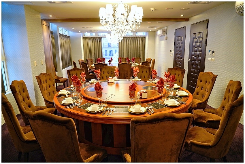 【五股美食】菊芊會館．超浮誇鍋物、桌菜宴席料理，邊吃火鍋邊唱歌的包廂式服務!