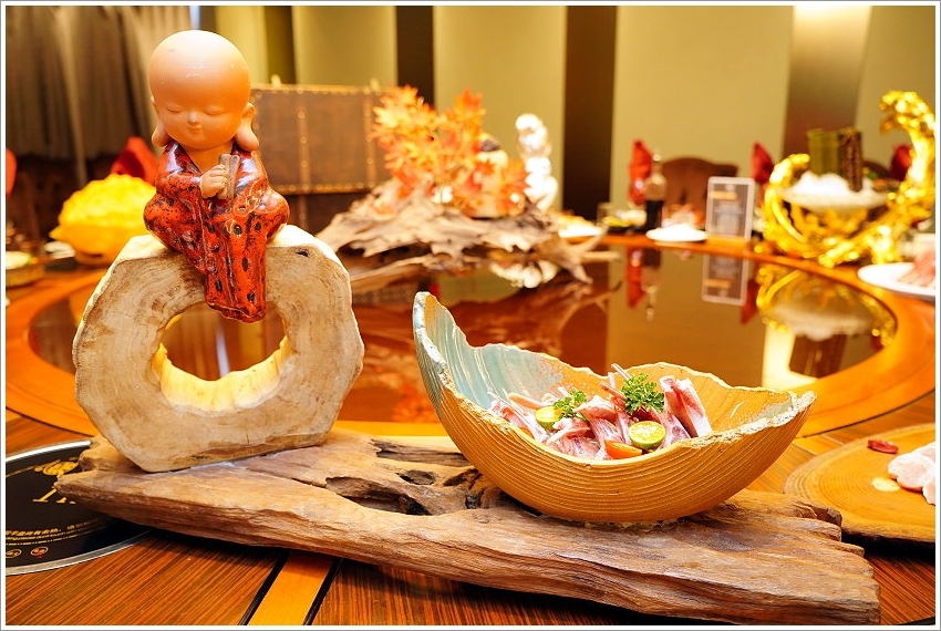 【五股美食】菊芊會館．超浮誇鍋物、桌菜宴席料理，邊吃火鍋邊唱歌的包廂式服務!