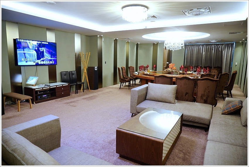 【五股美食】菊芊會館．超浮誇鍋物、桌菜宴席料理，邊吃火鍋邊唱歌的包廂式服務!