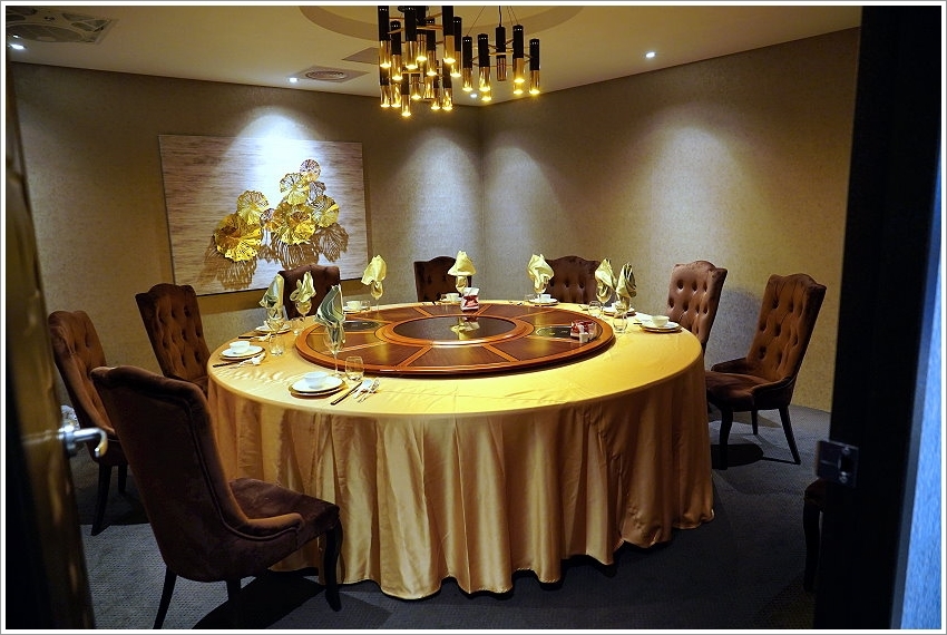 【五股美食】菊芊會館．超浮誇鍋物、桌菜宴席料理，邊吃火鍋邊唱歌的包廂式服務!