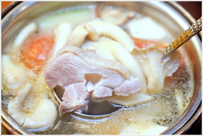 【五股美食】菊芊會館．超浮誇鍋物、桌菜宴席料理，邊吃火鍋邊唱歌的包廂式服務!