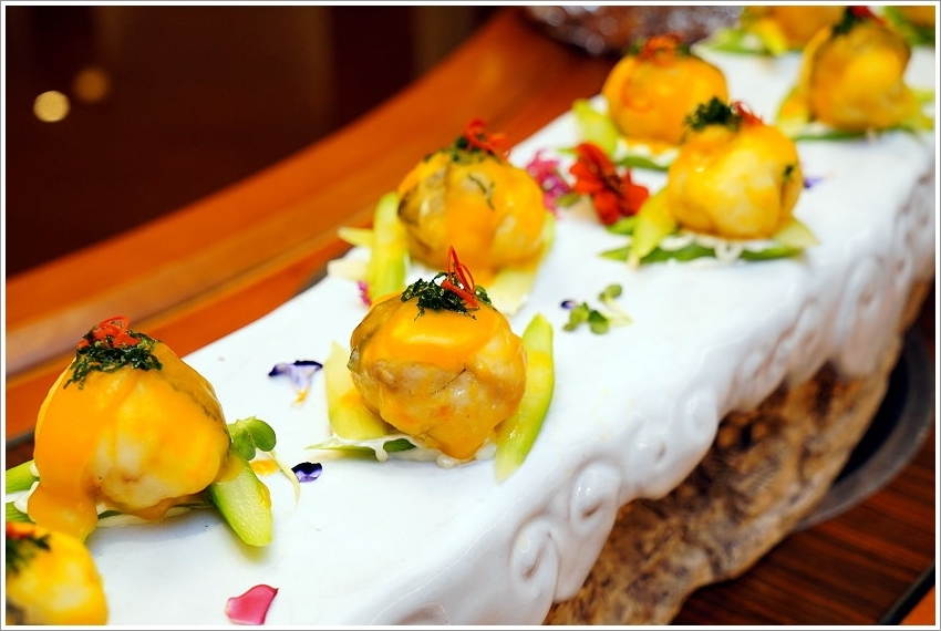 【五股美食】菊芊會館．超浮誇鍋物、桌菜宴席料理，邊吃火鍋邊唱歌的包廂式服務!