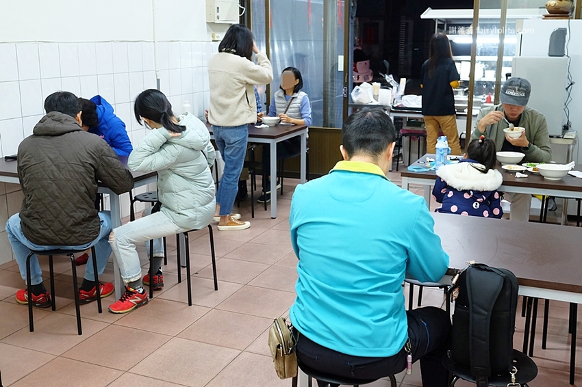 仁傑土魠魚羹。每日狂銷上百碗，店家一開就客滿，隱身藏巷弄、這家只有在地人才知道！ @蹦啾♥謝蘿莉 La vie heureuse