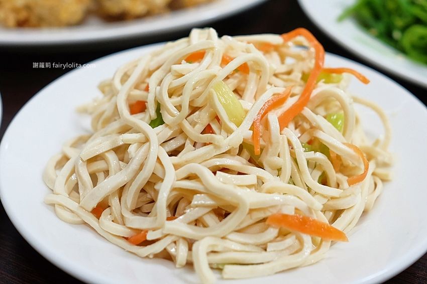 仁傑土魠魚羹。每日狂銷上百碗，店家一開就客滿，隱身藏巷弄、這家只有在地人才知道！ @蹦啾♥謝蘿莉 La vie heureuse