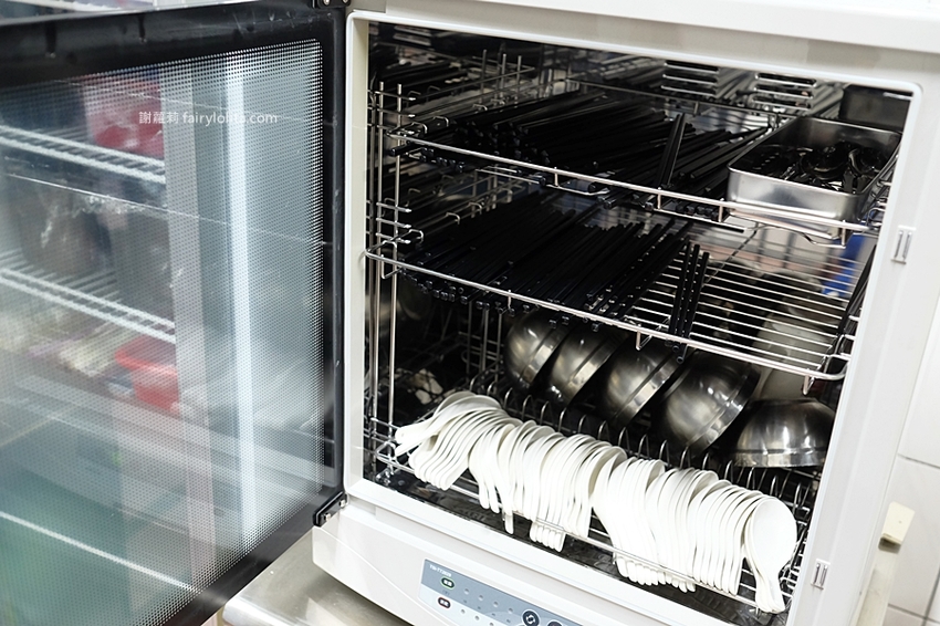 仁傑土魠魚羹。每日狂銷上百碗，店家一開就客滿，隱身藏巷弄、這家只有在地人才知道！ @蹦啾♥謝蘿莉 La vie heureuse