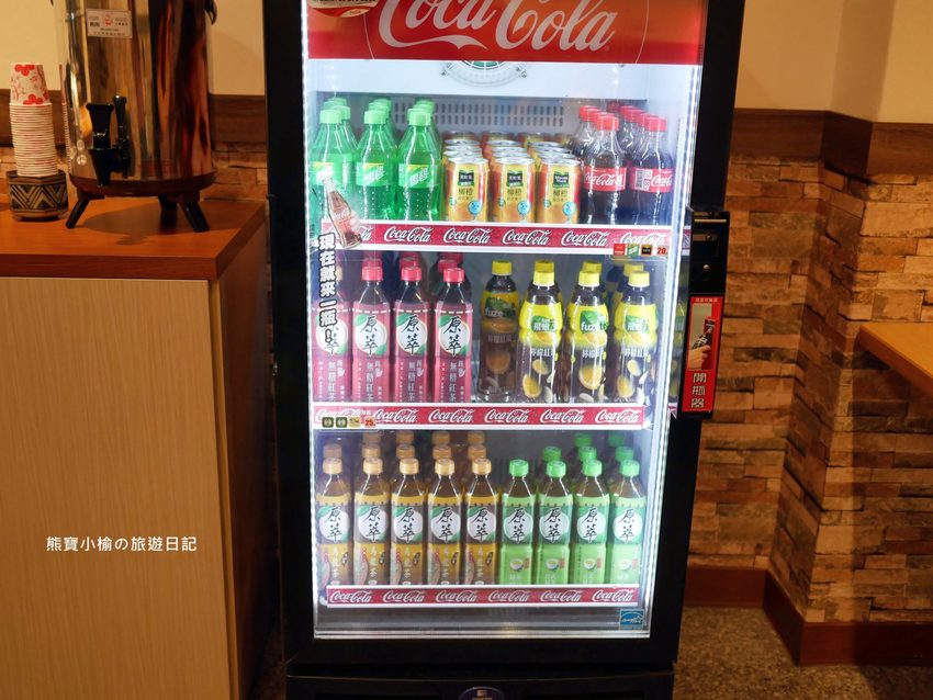 竹北光明一路東家製麵麵食館,新竹超平價牛肉麵只要135元起,還有手工現做蔥油餅、高麗菜水餃、韭菜水餃! 內文附詳細菜單。 @熊寶小榆の旅遊日記