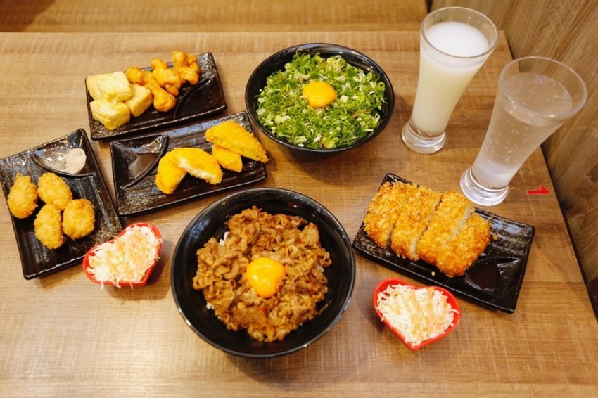 創意丼飯專賣店,平價丼飯,平民美食冠軍,新丼桃園中正店,桃園夜市,桃園美食,炸豬排,藝文特區美食,超人氣 @VIVIYU小世界