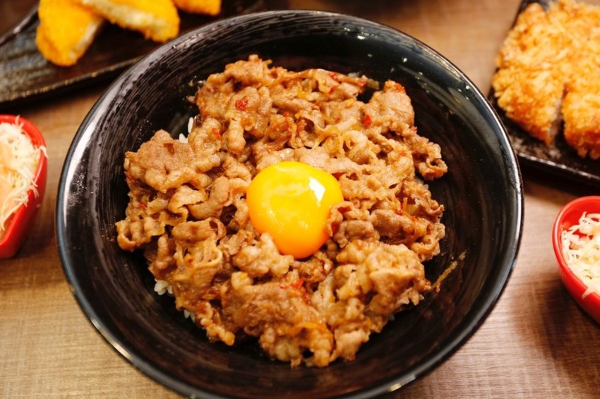 創意丼飯專賣店,平價丼飯,平民美食冠軍,新丼桃園中正店,桃園夜市,桃園美食,炸豬排,藝文特區美食,超人氣 @VIVIYU小世界