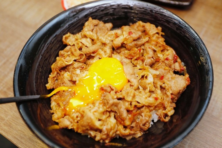 創意丼飯專賣店,平價丼飯,平民美食冠軍,新丼桃園中正店,桃園夜市,桃園美食,炸豬排,藝文特區美食,超人氣 @VIVIYU小世界