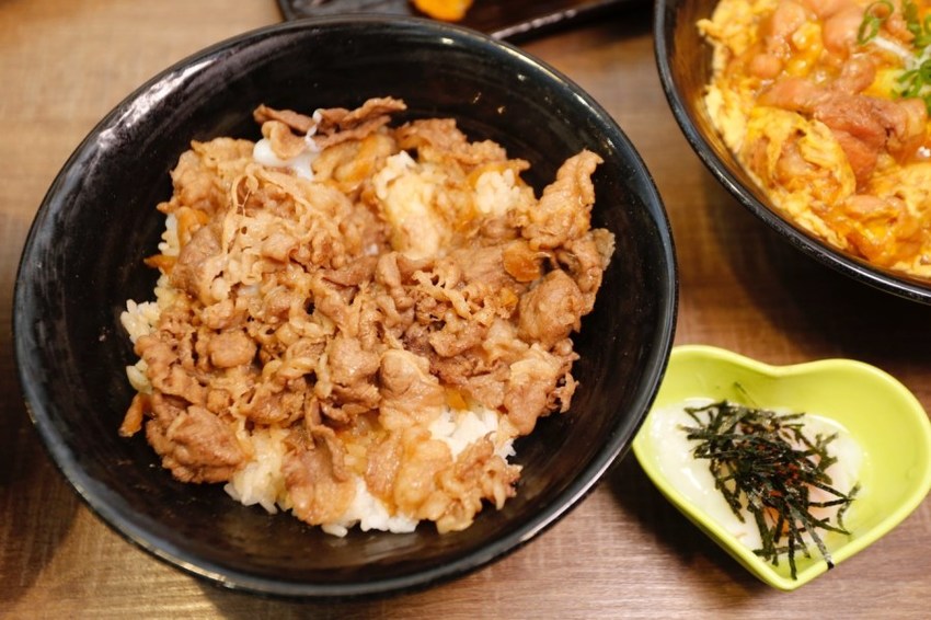 創意丼飯專賣店,平價丼飯,平民美食冠軍,新丼桃園中正店,桃園夜市,桃園美食,炸豬排,藝文特區美食,超人氣 @VIVIYU小世界