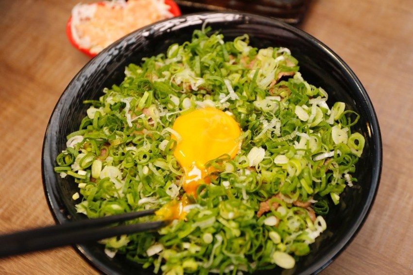 創意丼飯專賣店,平價丼飯,平民美食冠軍,新丼桃園中正店,桃園夜市,桃園美食,炸豬排,藝文特區美食,超人氣 @VIVIYU小世界