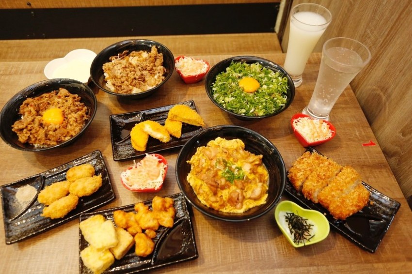 創意丼飯專賣店,平價丼飯,平民美食冠軍,新丼桃園中正店,桃園夜市,桃園美食,炸豬排,藝文特區美食,超人氣 @VIVIYU小世界