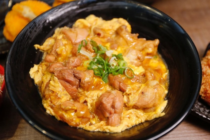 創意丼飯專賣店,平價丼飯,平民美食冠軍,新丼桃園中正店,桃園夜市,桃園美食,炸豬排,藝文特區美食,超人氣 @VIVIYU小世界