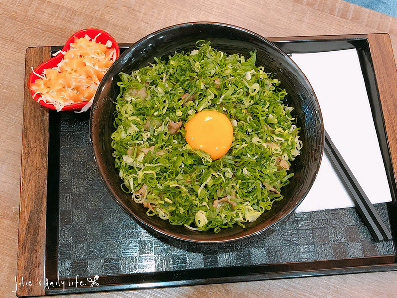 丼飯,味增湯,單點,外送,套餐,平價丼飯,新丼,新丼桃園,桃園中正店,桃園市,炸物,起司瀑布 @跟著Julie一起走吧