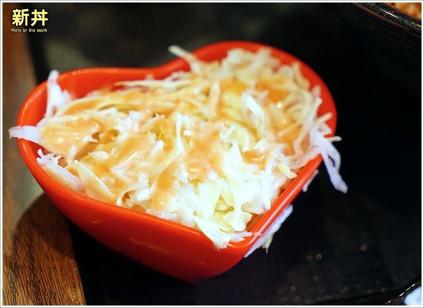 【桃園美食】新丼．超過20種創意丼飯，湯、飯、高麗菜絲免費吃到飽!