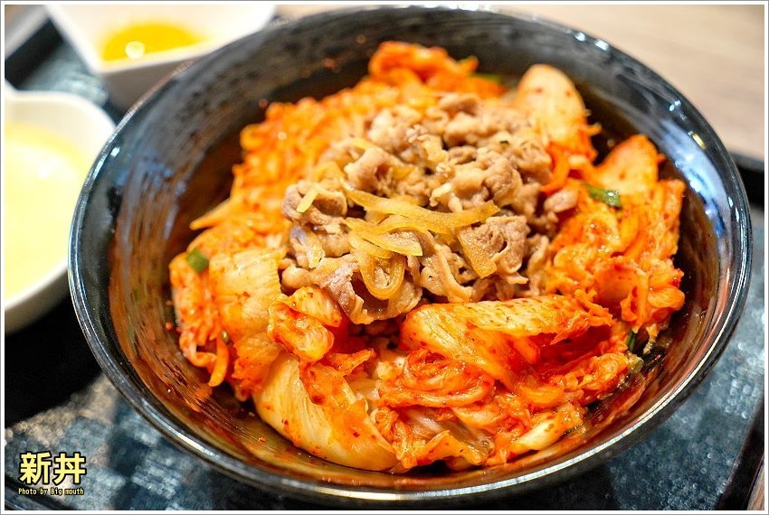 【桃園美食】新丼．超過20種創意丼飯，湯、飯、高麗菜絲免費吃到飽!
