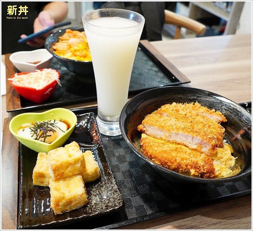 【桃園美食】新丼．超過20種創意丼飯，湯、飯、高麗菜絲免費吃到飽!