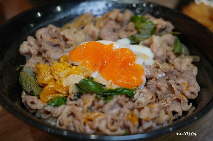 桃園美食｜新丼創意丼飯專賣～多達20多種丼飯選擇，提供麥茶、