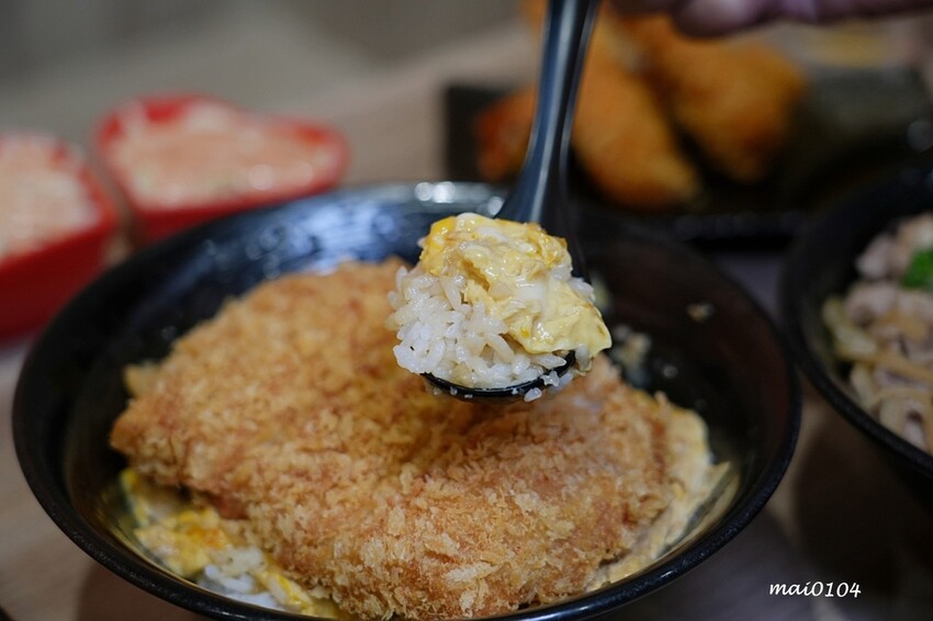 桃園美食｜新丼創意丼飯專賣～多達20多種丼飯選擇，提供麥茶、