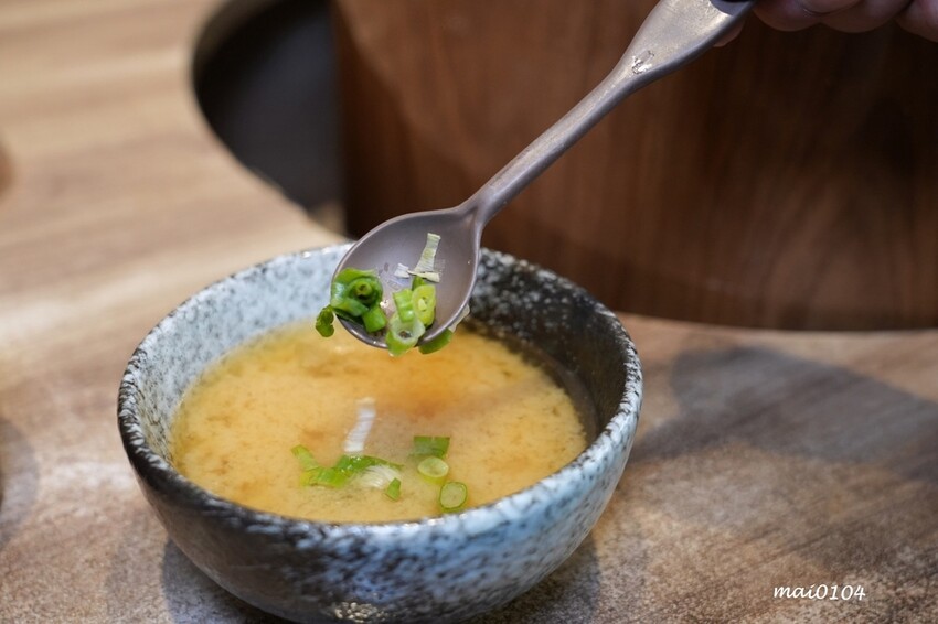 桃園美食｜新丼創意丼飯專賣～多達20多種丼飯選擇，提供麥茶、