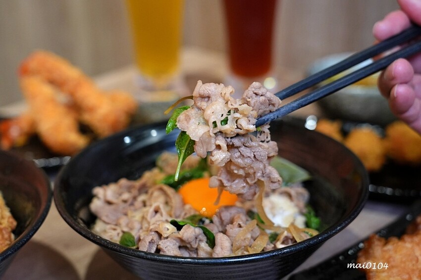 桃園美食｜新丼創意丼飯專賣～多達20多種丼飯選擇，提供麥茶、