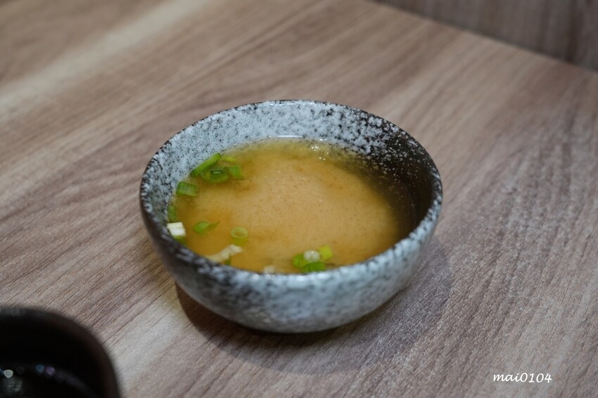 桃園美食｜新丼創意丼飯專賣～多達20多種丼飯選擇，提供麥茶、