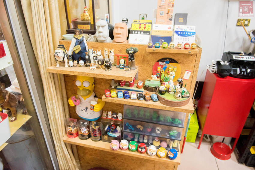 【台南美食】經典牛肉麵搭配碎番茄湯頭｜紅燒湯頭濃郁｜牛肉牛筋超大塊~~黑炫瘋乖乖牛肉麵 - 南人幫